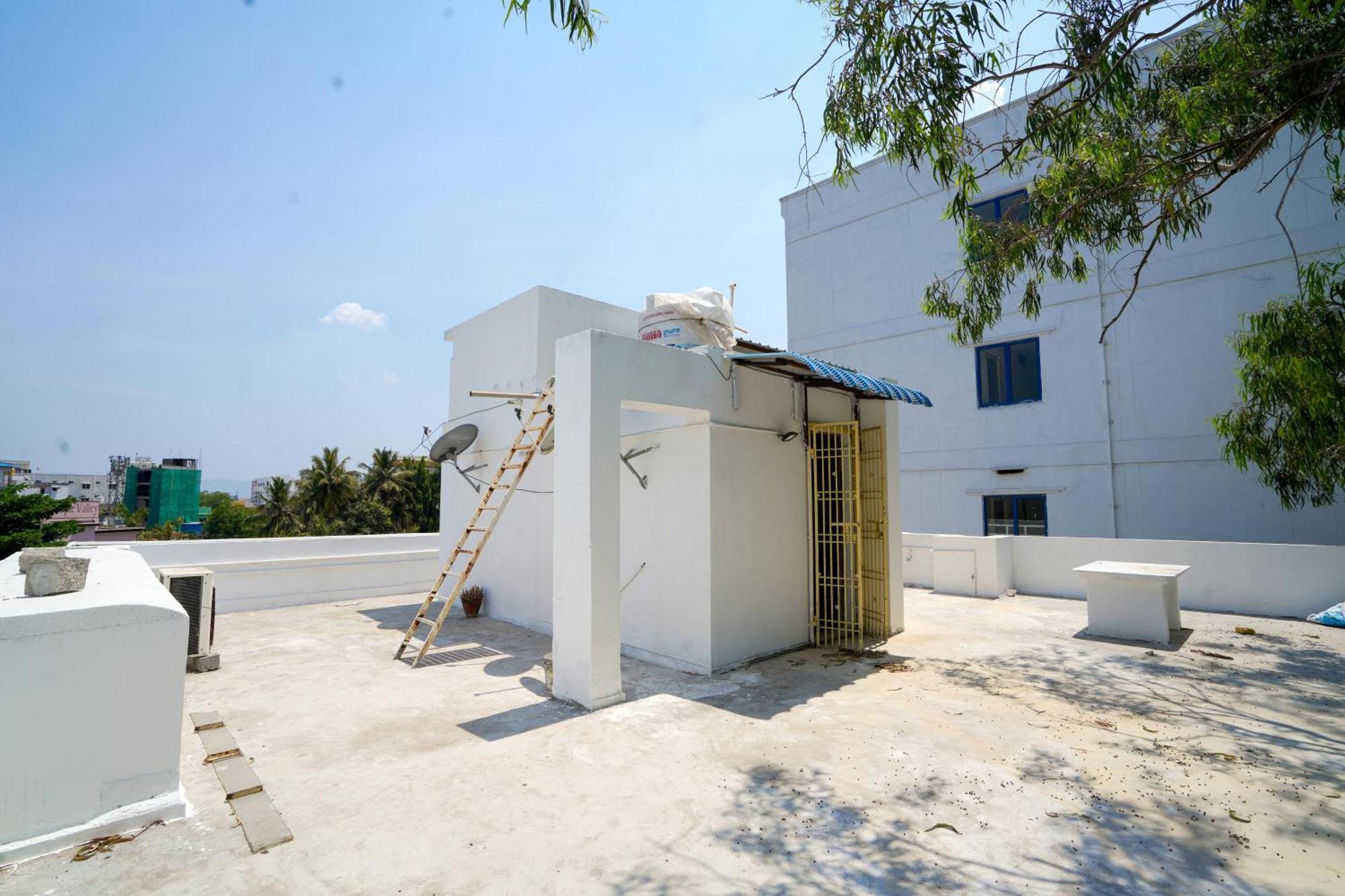 Golden Villa - Duplex House With Private Theater - Near To Alipiri And Bhudevi Ttd Ticket Counter And Kapilateertham Tirupati Exterior foto