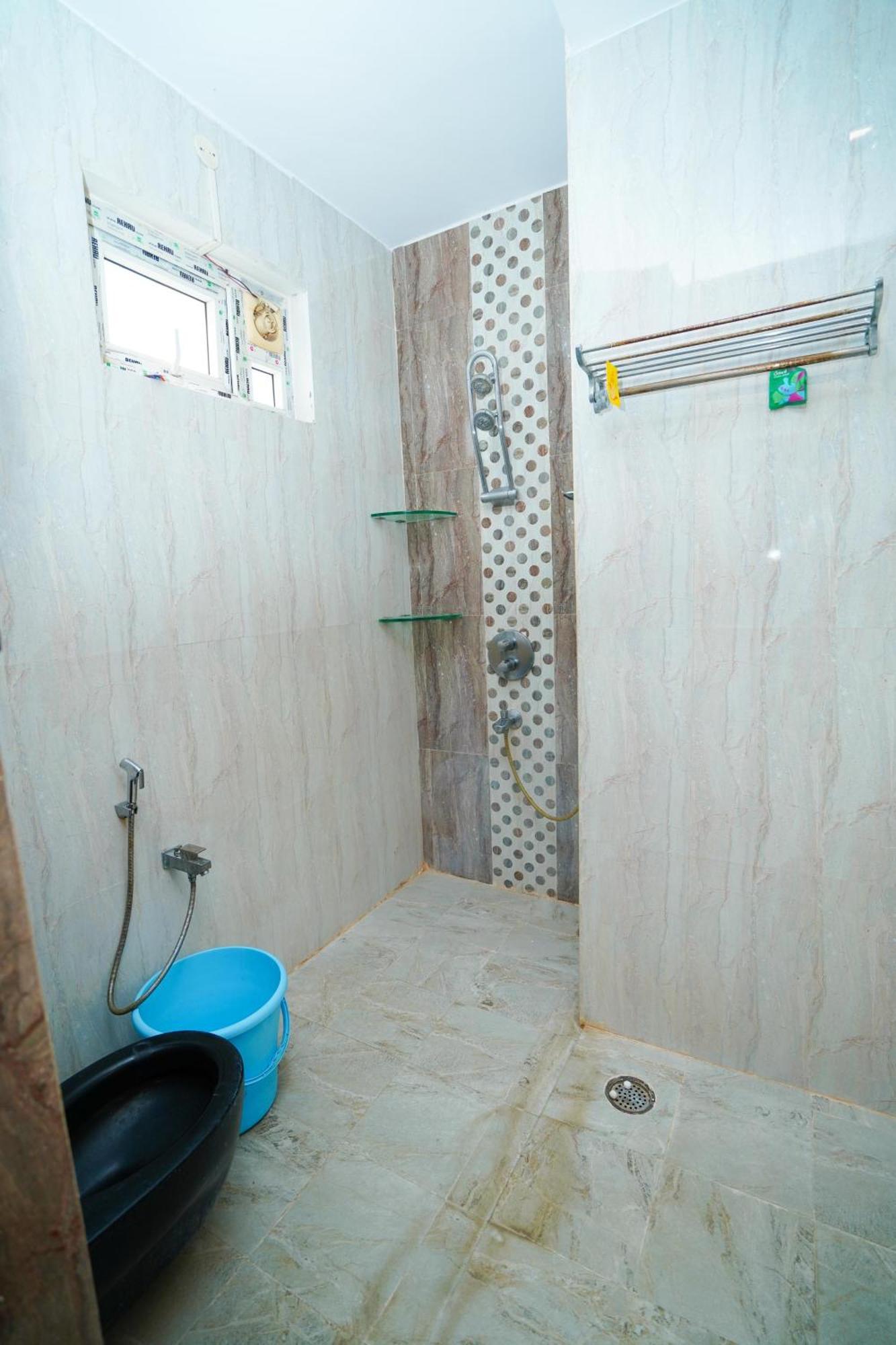 Golden Villa - Duplex House With Private Theater - Near To Alipiri And Bhudevi Ttd Ticket Counter And Kapilateertham Tirupati Exterior foto